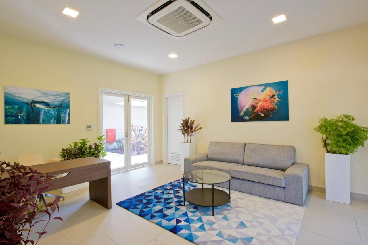 Kandima Maldives Kudahuvadhoo Exteriér fotografie A living room with a carpet