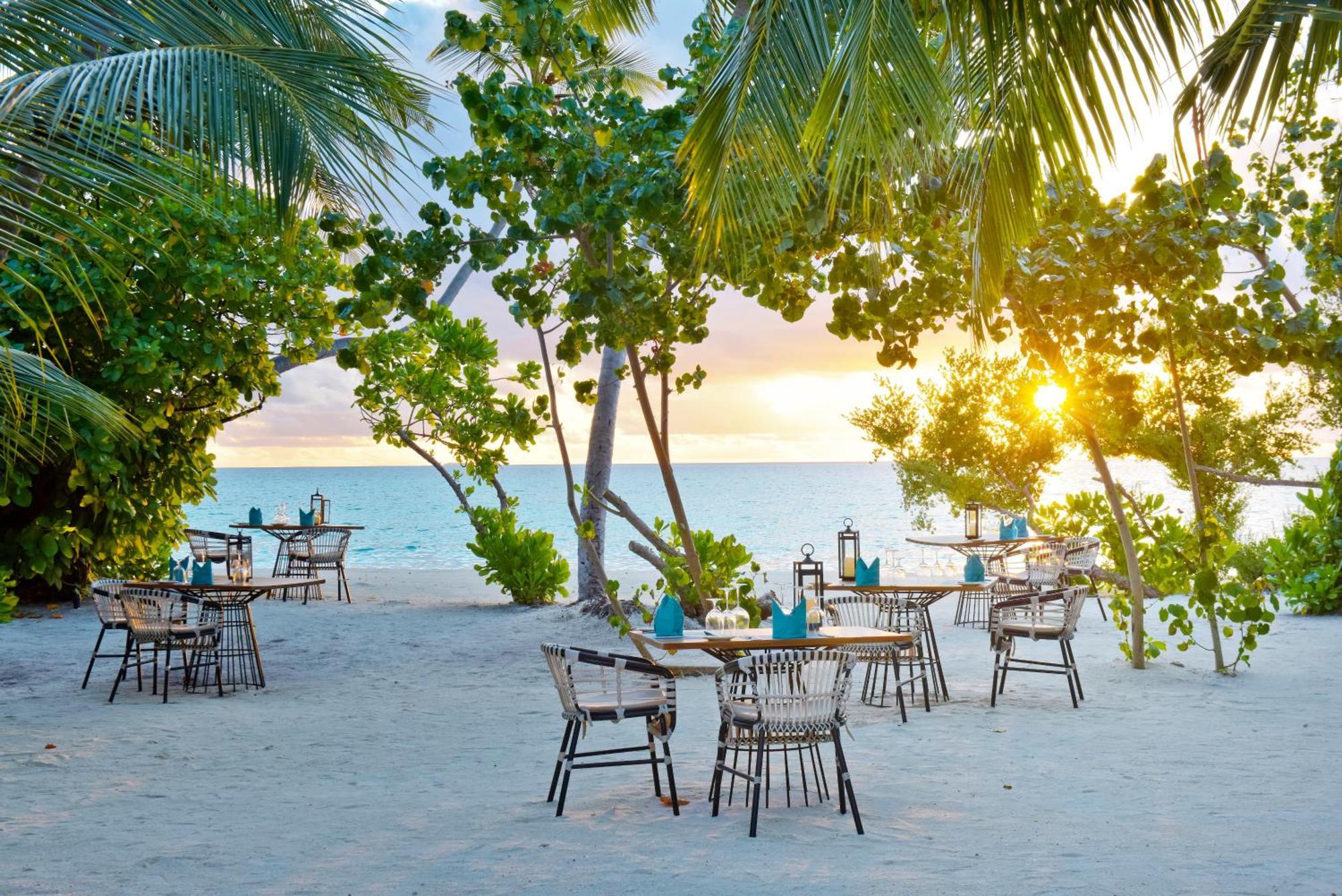 Kandima Maldives Kudahuvadhoo Exteriér fotografie Sunset at the beach