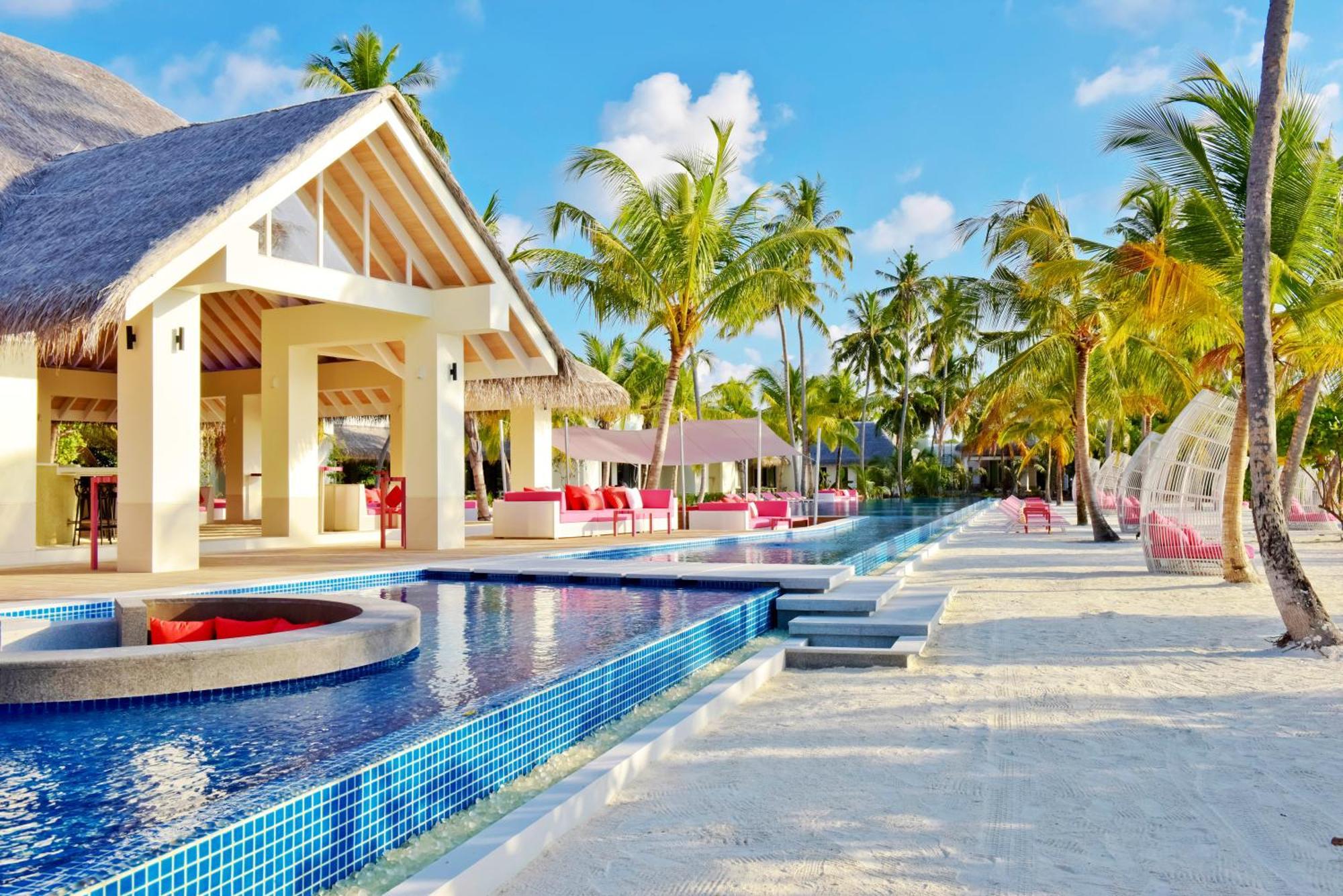Kandima Maldives Kudahuvadhoo Exteriér fotografie The resort's main pool