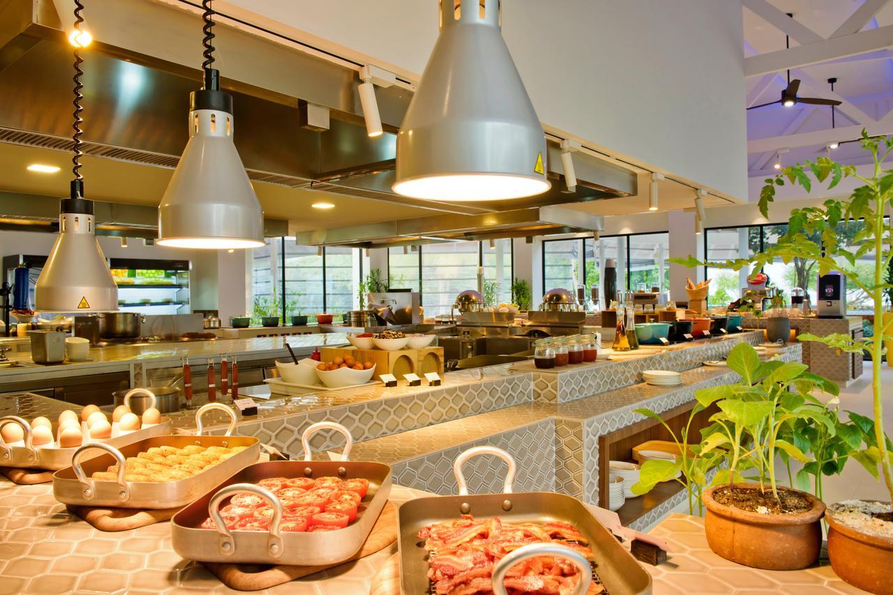 Kandima Maldives Kudahuvadhoo Exteriér fotografie The buffet at the hotel
